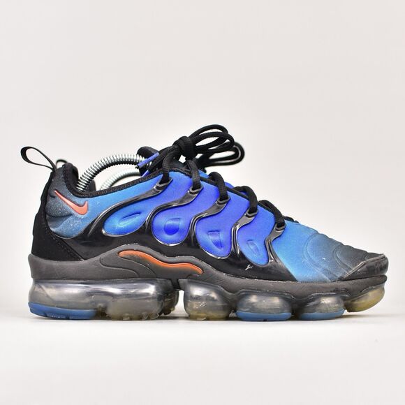 NIKE AIR VAPORMAX PLUS NY KNICKS BLUE ORANGE SHOES DO6679-001 MENS SIZE 8.5 - Picture 1 of 10